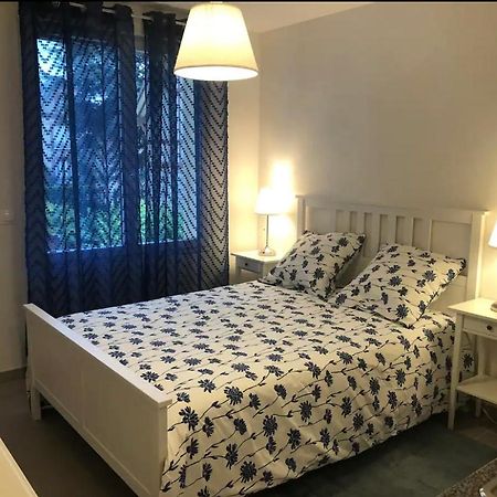 Studio A 300 M De La Gare De Мант-ла-Жоли Екстериор снимка