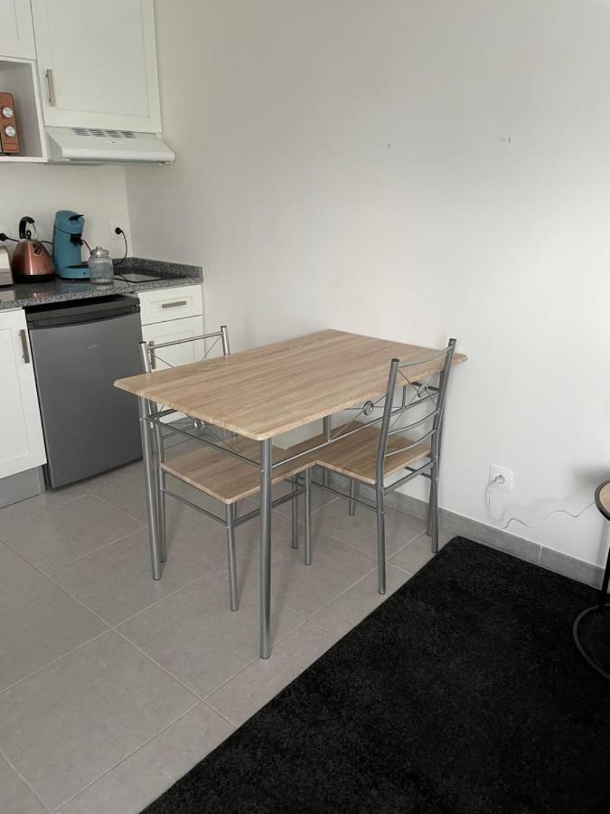 Studio A 300 M De La Gare De Мант-ла-Жоли Екстериор снимка