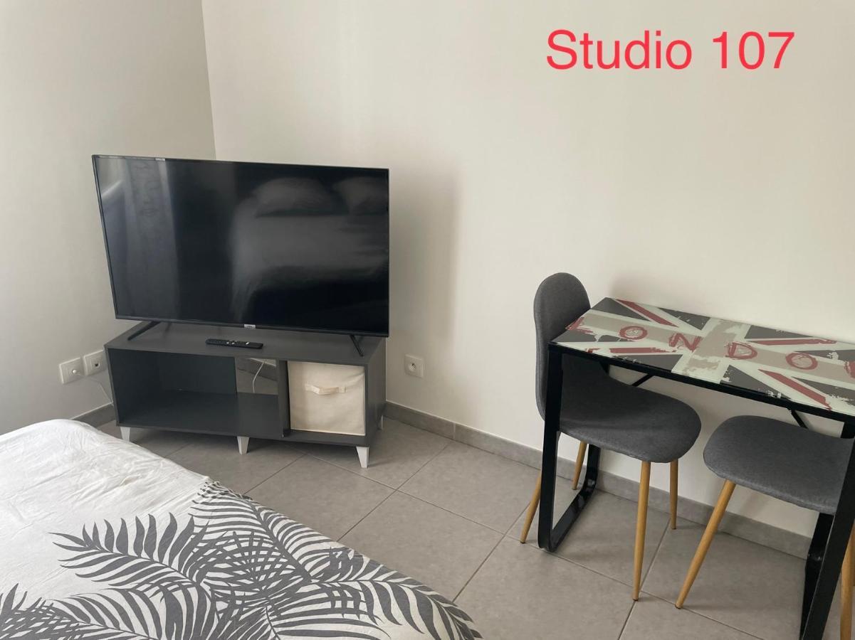 Studio A 300 M De La Gare De Мант-ла-Жоли Екстериор снимка