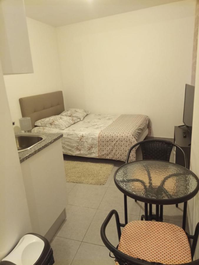 Studio A 300 M De La Gare De Мант-ла-Жоли Екстериор снимка