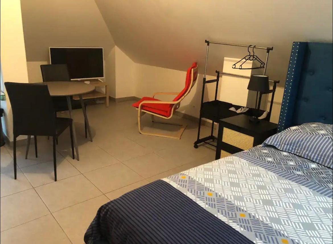 Studio A 300 M De La Gare De Мант-ла-Жоли Екстериор снимка