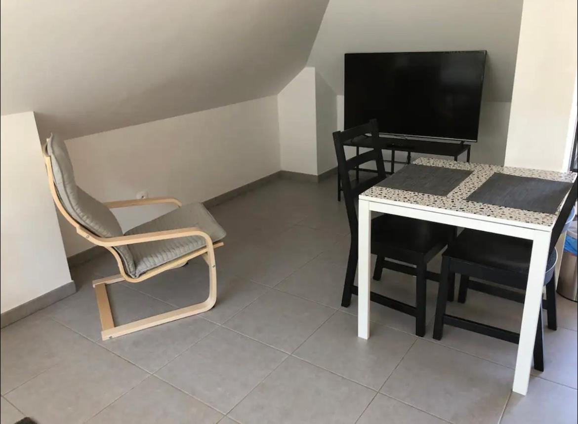 Studio A 300 M De La Gare De Мант-ла-Жоли Екстериор снимка