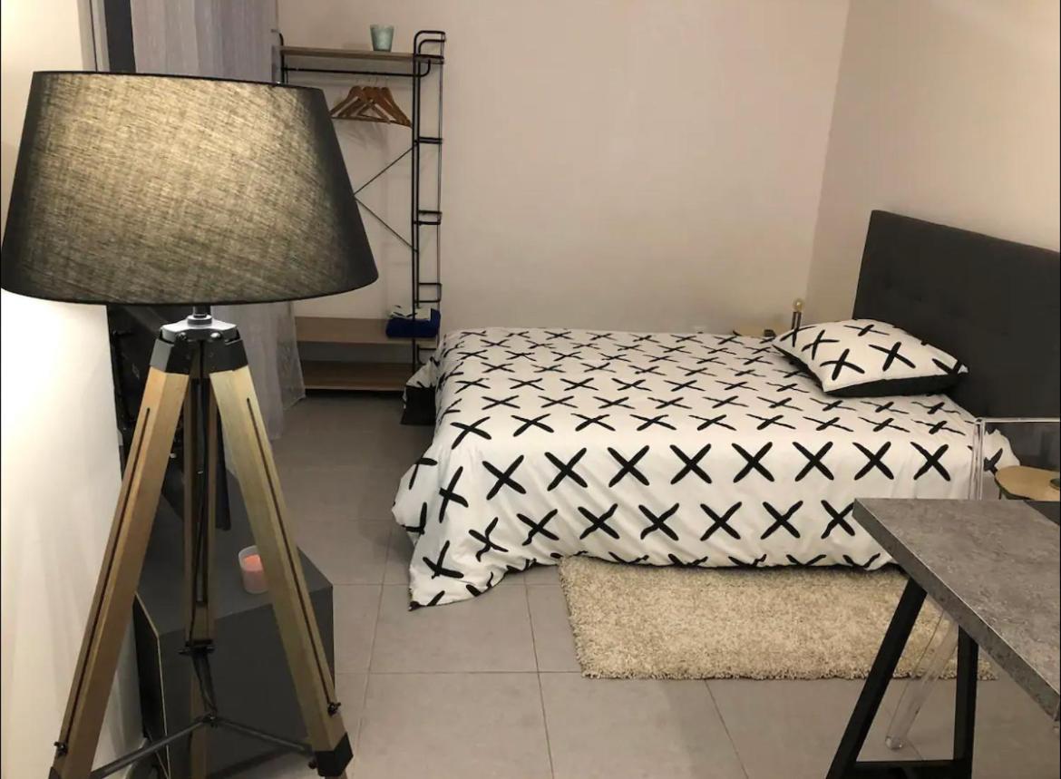 Studio A 300 M De La Gare De Мант-ла-Жоли Екстериор снимка