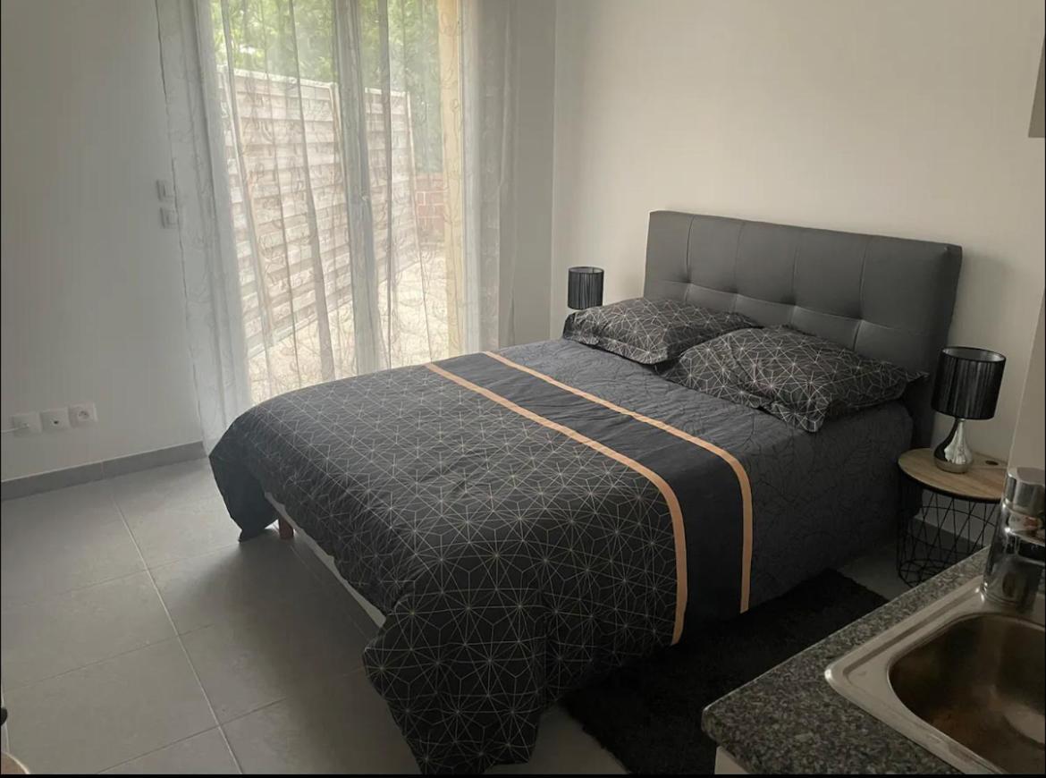 Studio A 300 M De La Gare De Мант-ла-Жоли Екстериор снимка