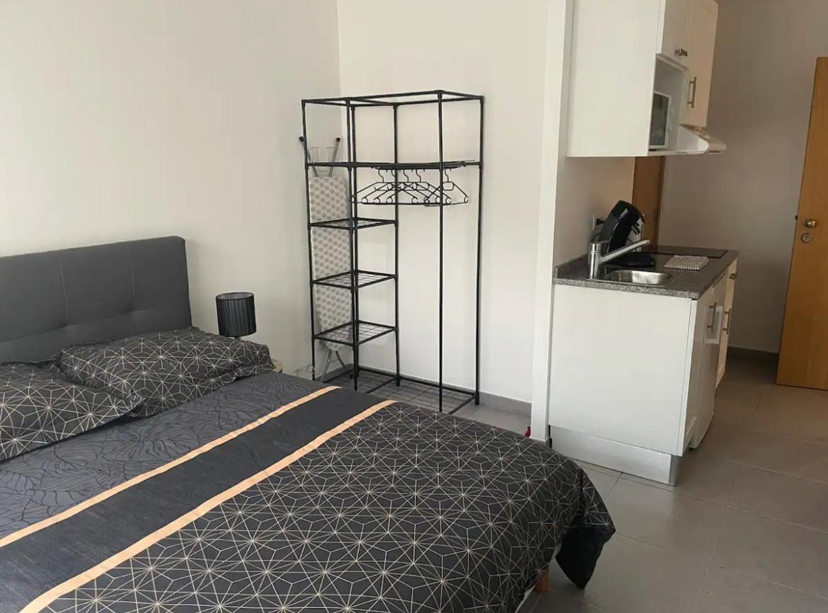 Studio A 300 M De La Gare De Мант-ла-Жоли Екстериор снимка