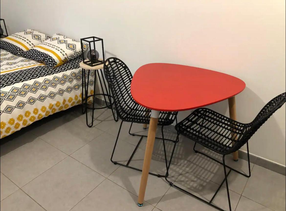 Studio A 300 M De La Gare De Мант-ла-Жоли Екстериор снимка